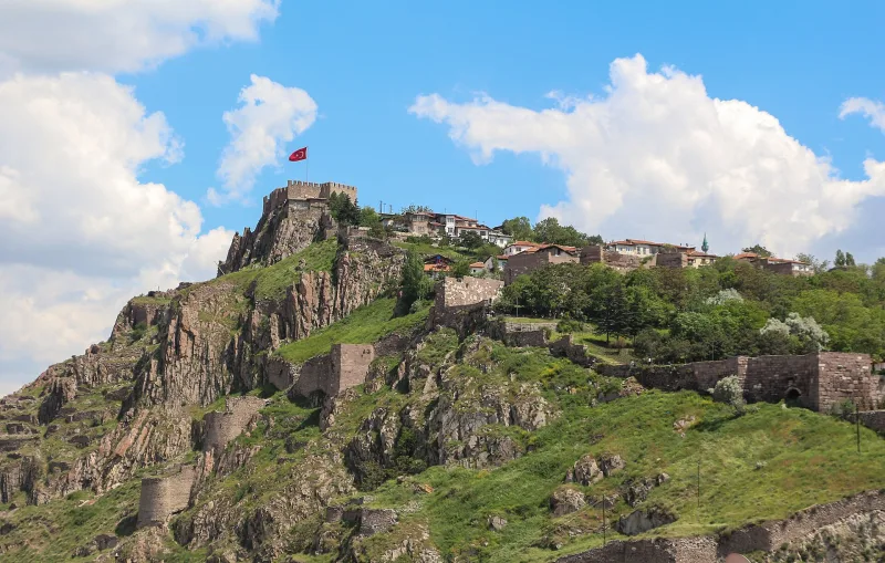 قلعة أنقرة (Ankara Kalesi) — حصن يطل على عاصمة تركيا