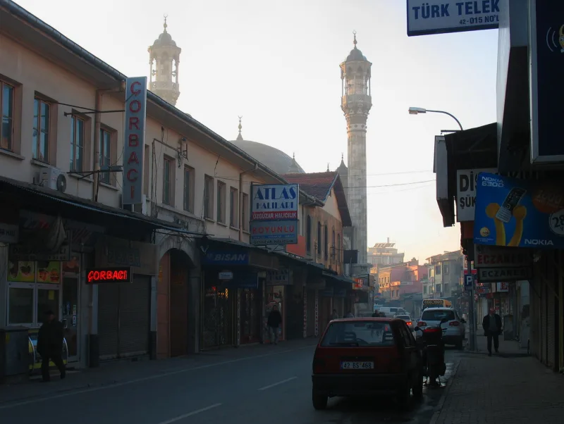 La mosquée Aziziye à Konya : des minarets uniques en Turquie
