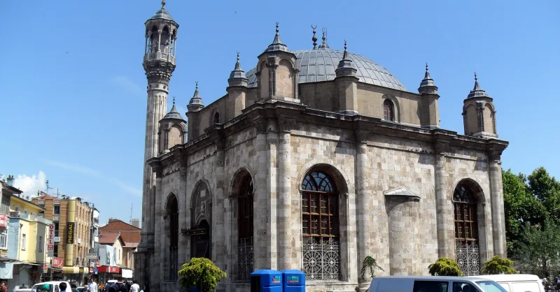 Aziziye mošeja Konjā — Turcijas unikālie minareti