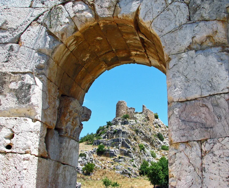 Castabala — ancienne ville et sanctuaire de Pérasia à Osmaniye