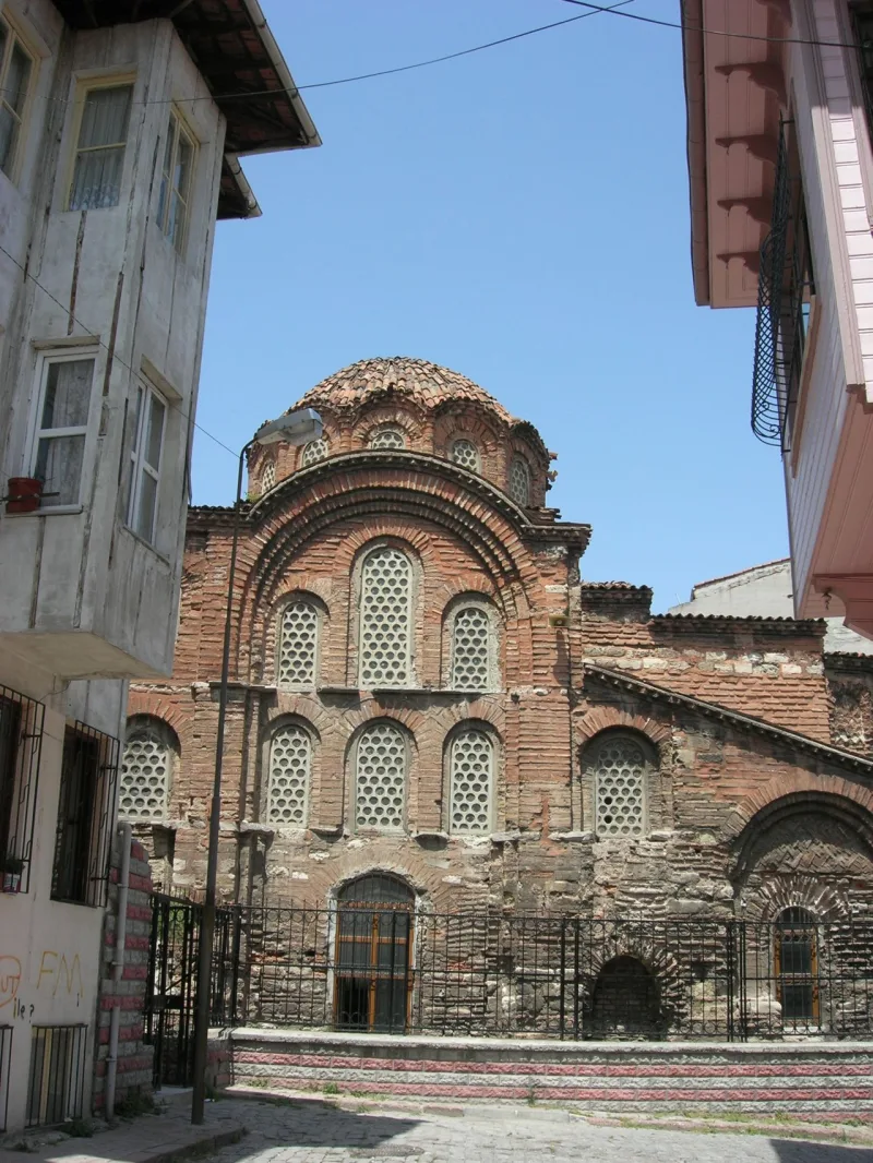 Eski İmaret Camii minarets — ceļvedis pa Stambulu