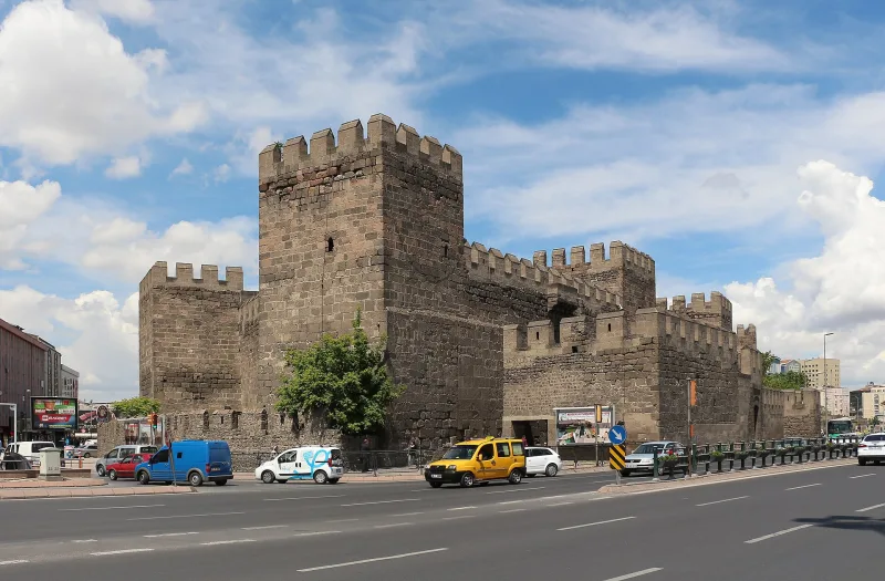 Kajserio tvirtovė (Kayseri Kalesi) – bazalto citadelė