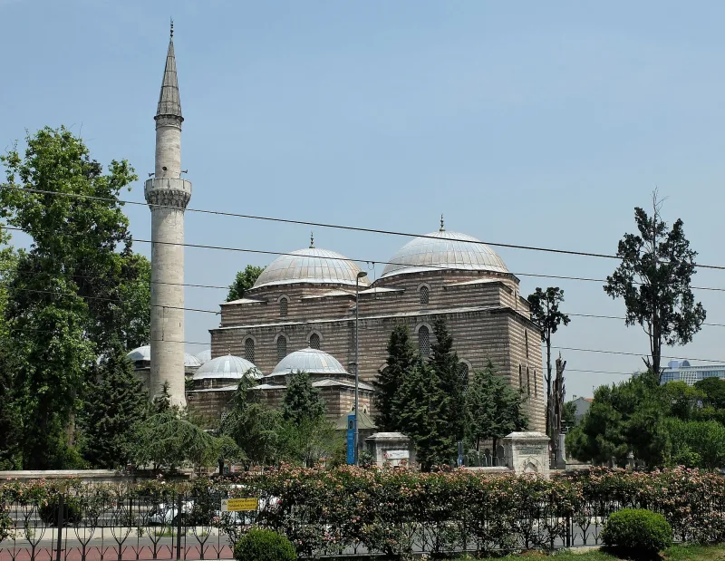 La mosquée Murat Pacha à Istanbul — XVe siècle, dans le quartier de Fatih
