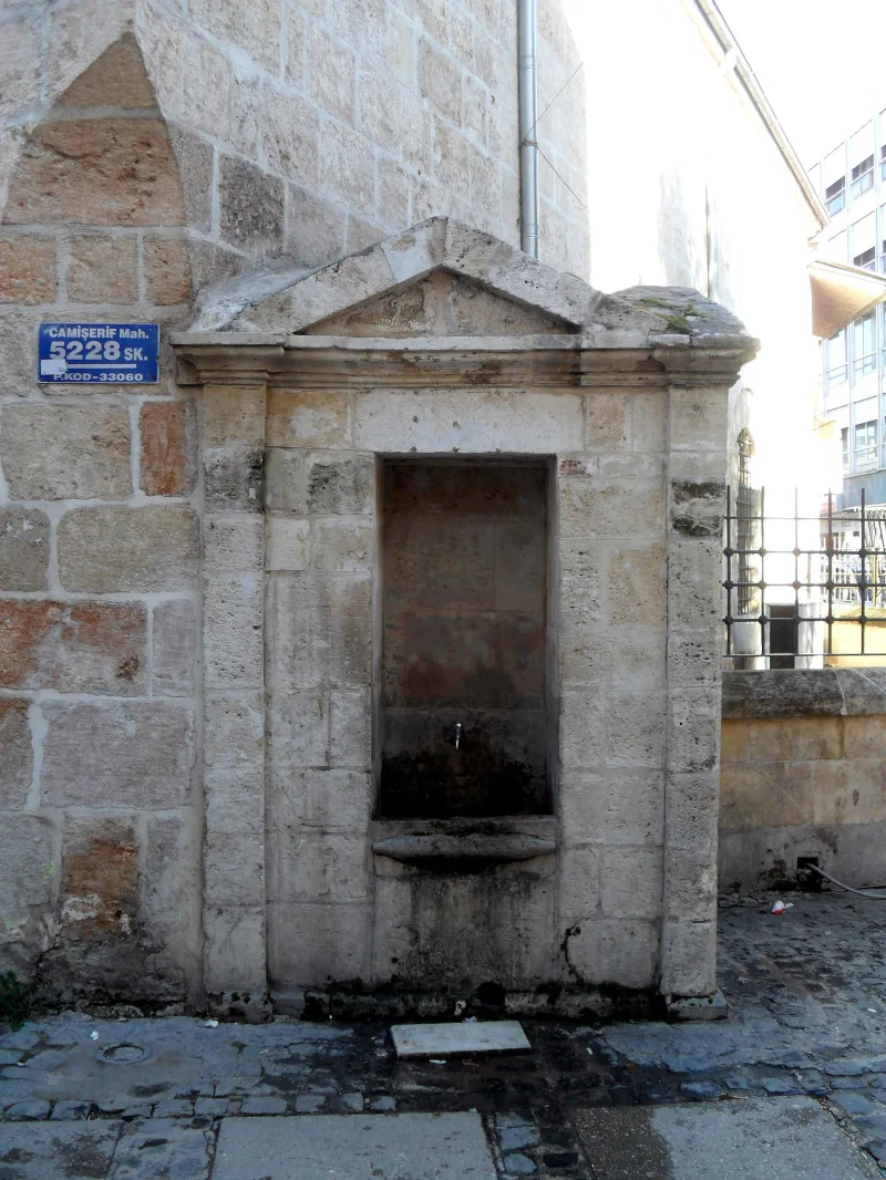 老清真寺（梅尔辛）——历史与建筑 Eski Cami