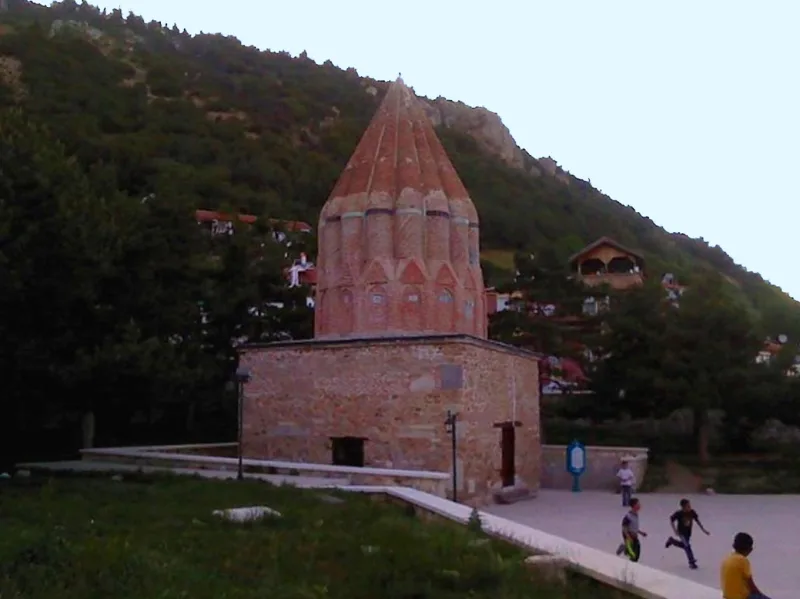 Seyyid Mahmud Hayrani mauzolejs Akširā — XIII gadsimta sufijs