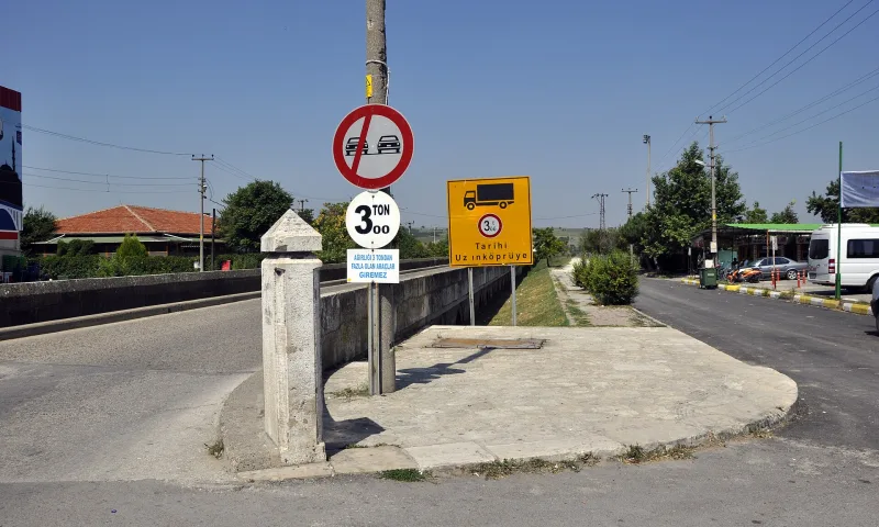 جسر أوزونكوبرو (Uzunköprü) — أطول جسر حجري في تركيا