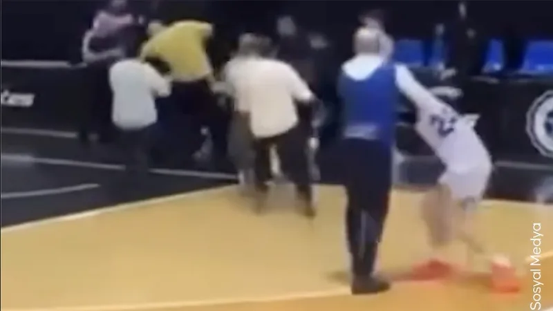 Un padre agrede a un jugador turco durante un partido de la Liga Europea Junior de Baloncesto en Italia