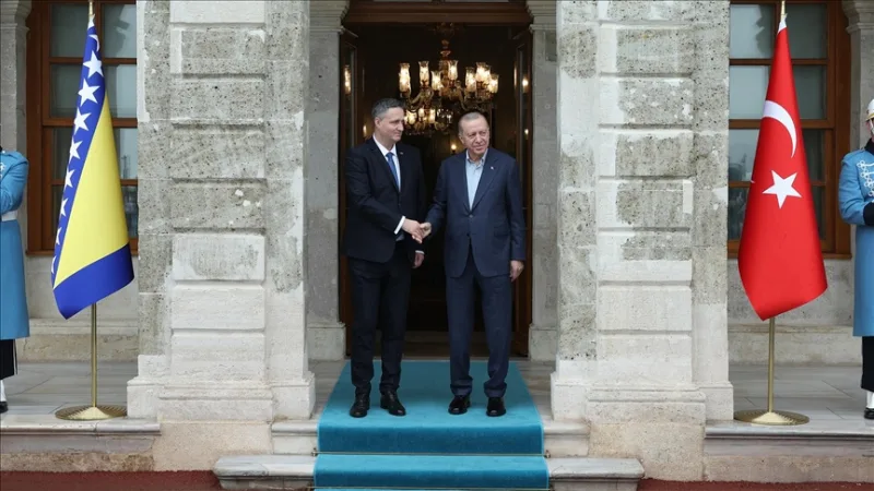 El presidente Erdoğan recibió al presidente del Consejo de Presidencia de Bosnia y Herzegovina, Becirovic, en una ceremonia oficial