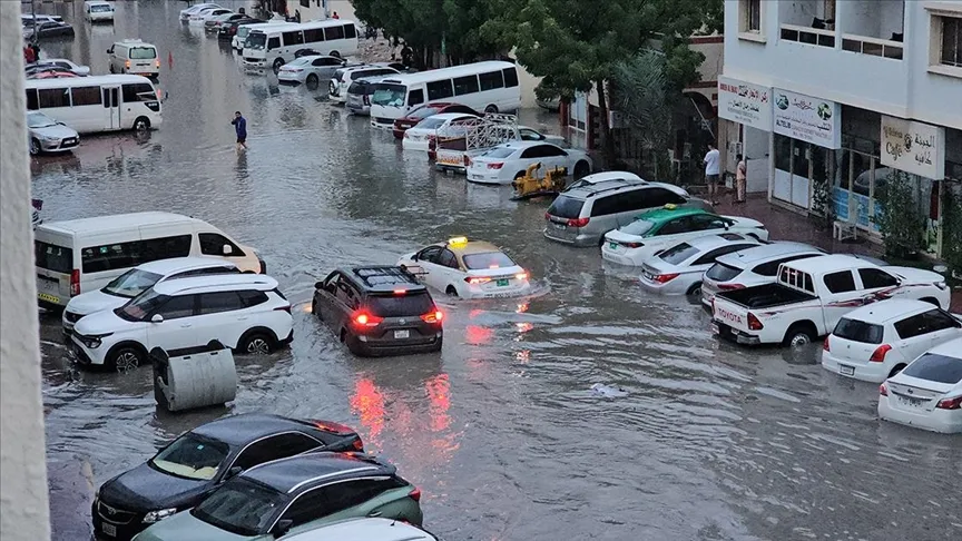 Las lluvias torrenciales y las inundaciones en los países del Golfo han causado la muerte de varias personas