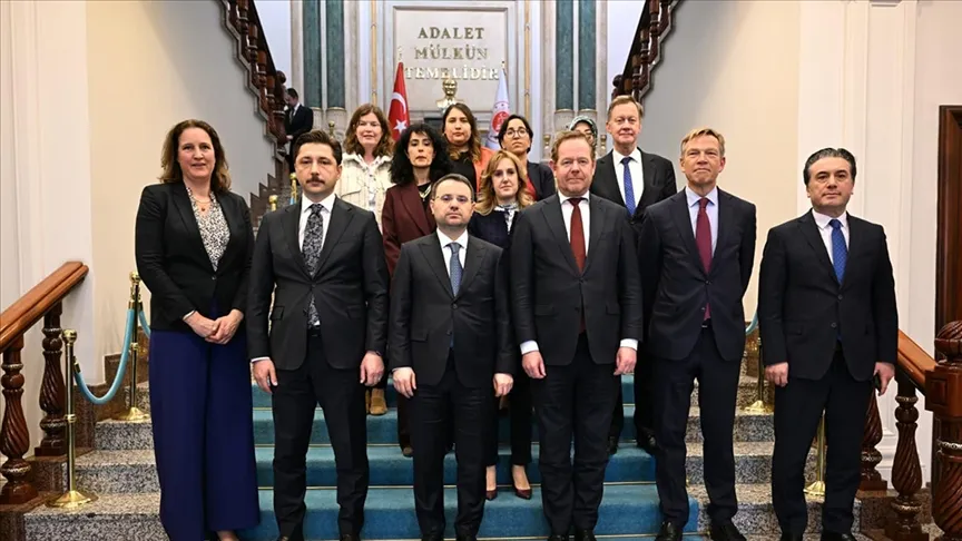 El ministro de Justicia Gürlek se reunió con el ministro de Justicia y Seguridad de los Países Bajos, Van Weel