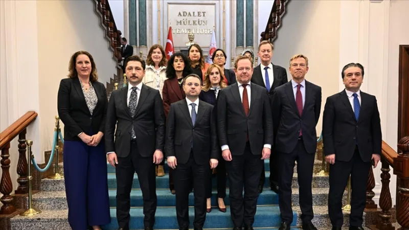 El ministro de Justicia Gürlek se reunió con el ministro de Justicia y Seguridad de los Países Bajos, Van Weel