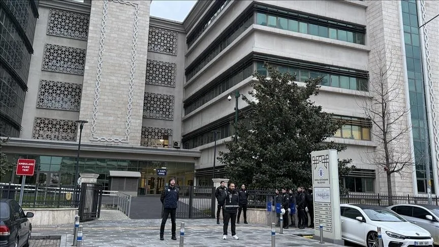 Bursan kaupunginjohtaja Mustafa Bozbey ja 56 epäiltyä vietiin oikeustaloon