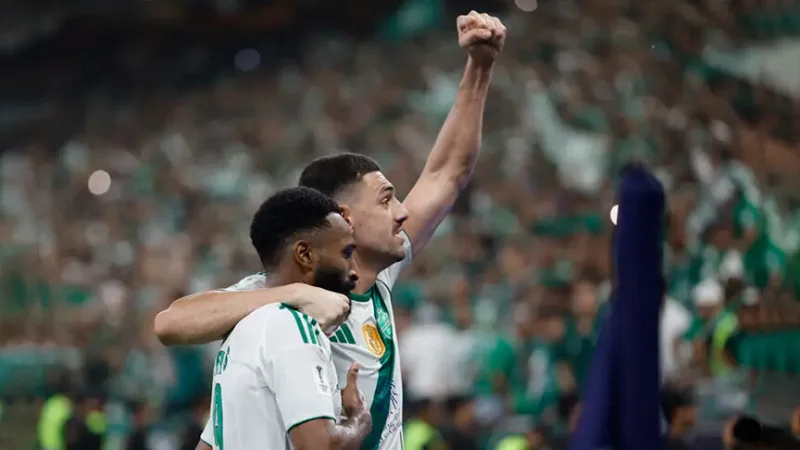 梅里赫·德米拉尔身披阿尔阿赫利战袍，连续第二次夺得冠军